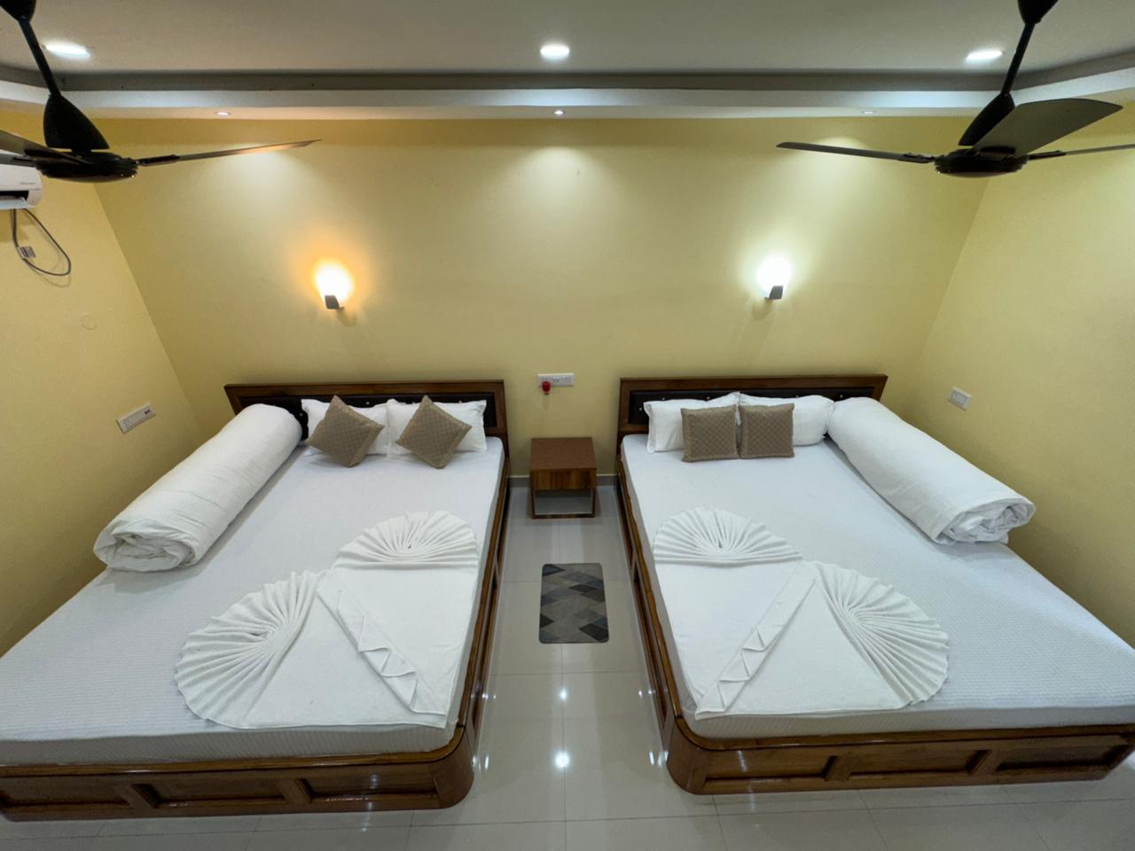 Deluxe Room at MADHAB LODGE